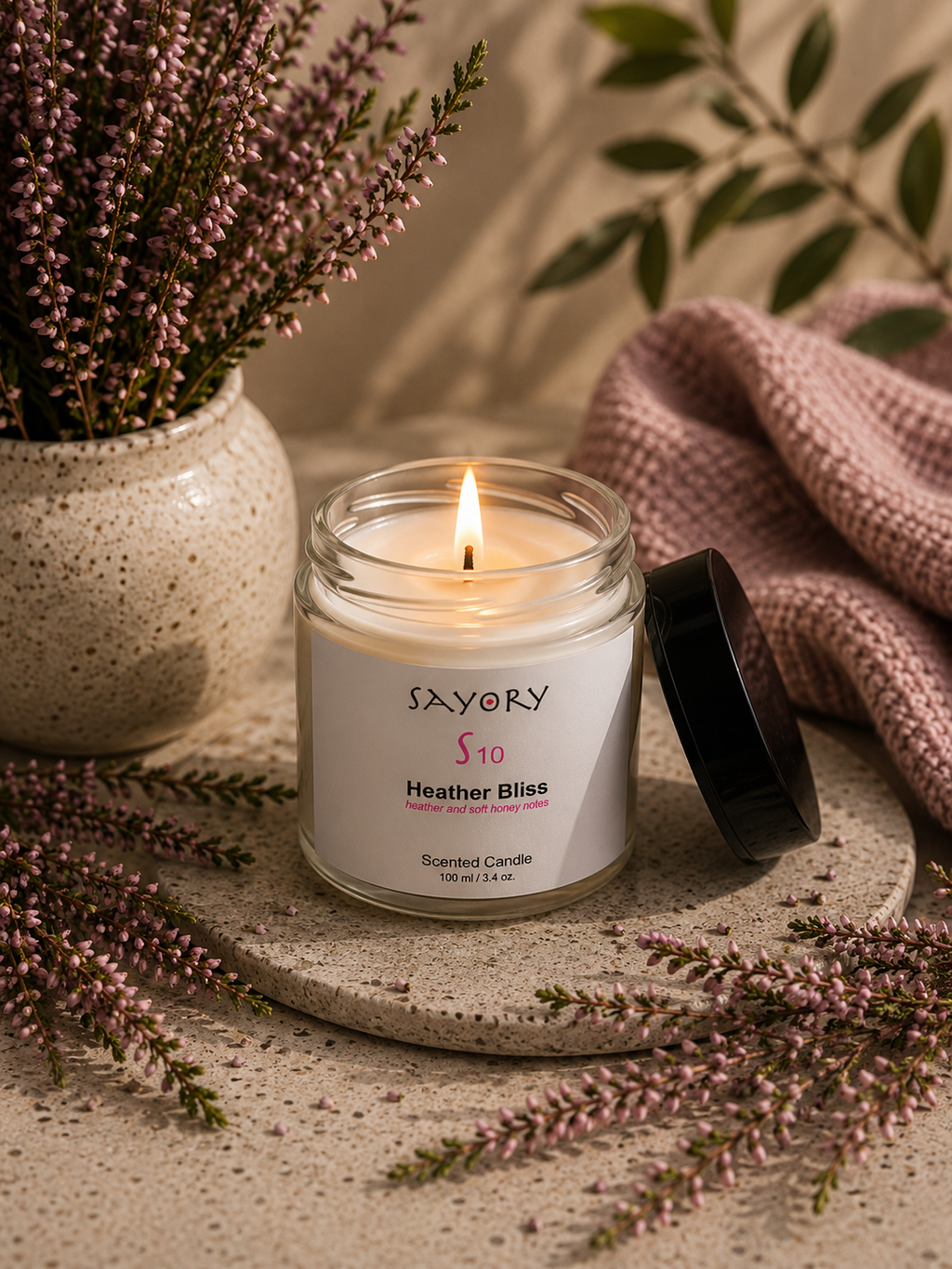 Sayory Heather Bliss Candle – clean productshot op witte achtergrond met deksel