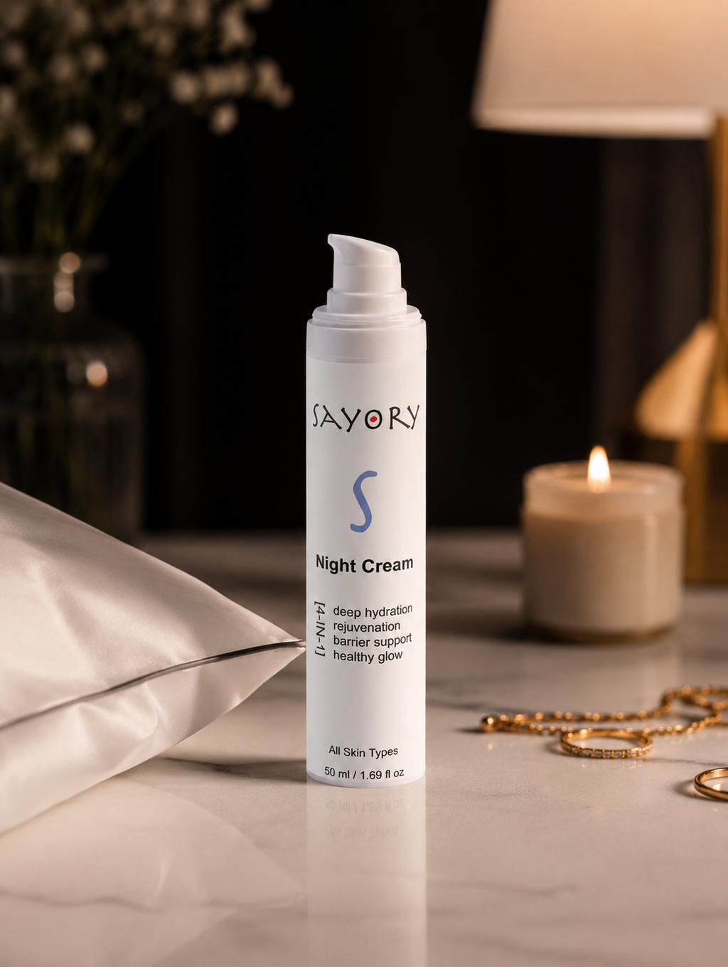 Sayory S Night Cream – daglicht lifestyle shot met plant